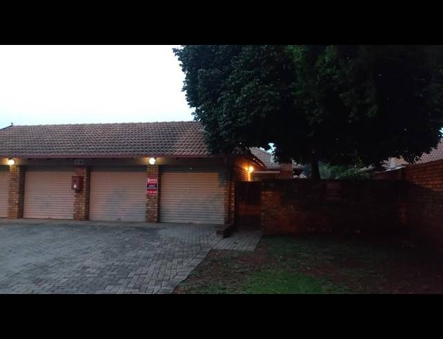 2 BEDROOM TOWNHOUSE FOR SALE IN PIERRE VAN RYNEVELD